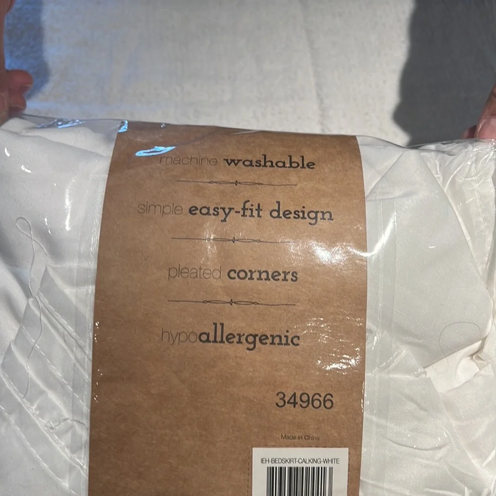 Bed skirt